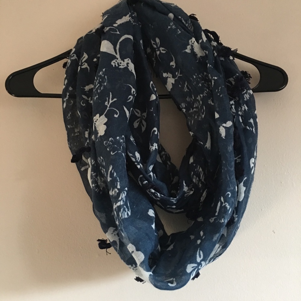 G. H. Bass & Co blue infinity scarf